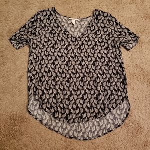 3/$15 H&M black n white feather tee lightweight